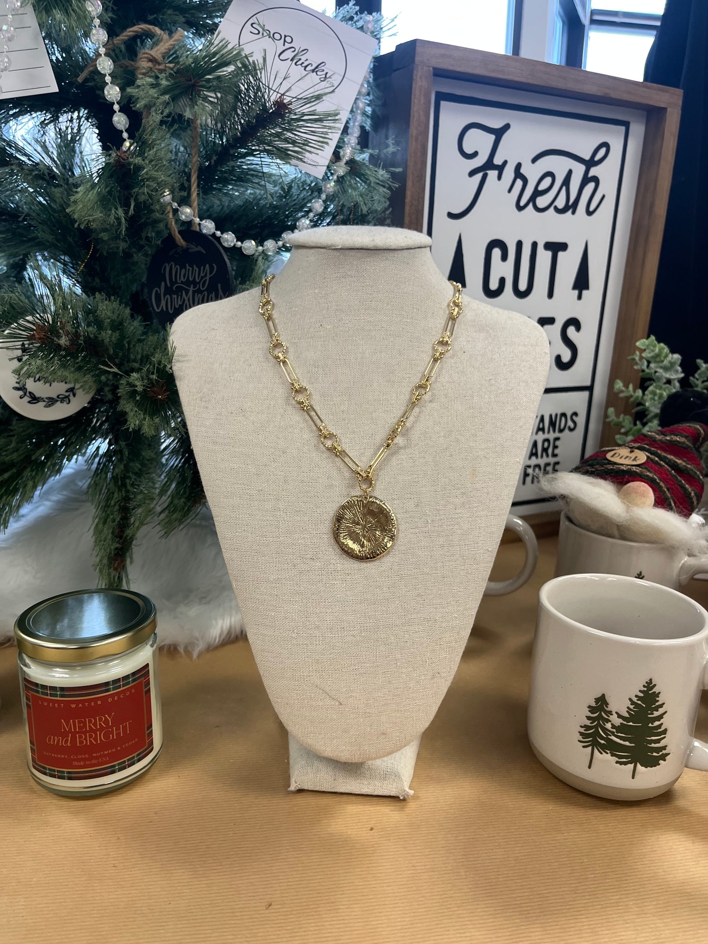 Gold Open Chain Hammered Circle