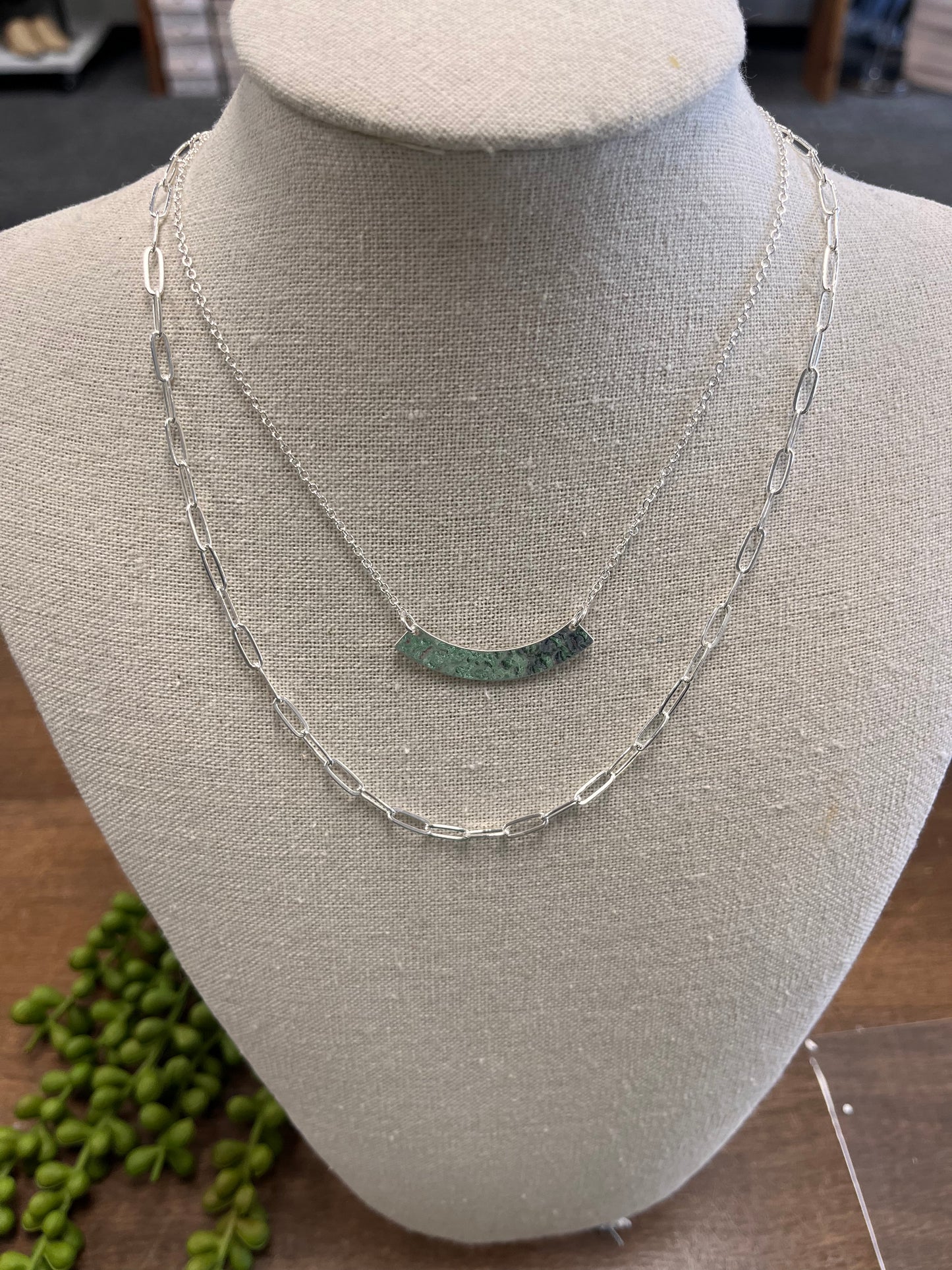 Silver curved bar necklace